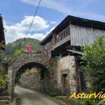 BRIEVES: El pueblo de los arcos de piedra